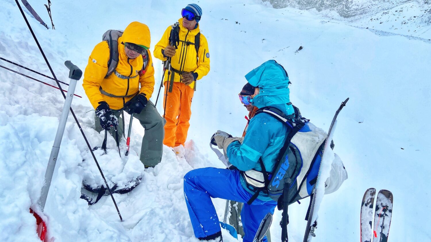 Avalanche course with mountain guide